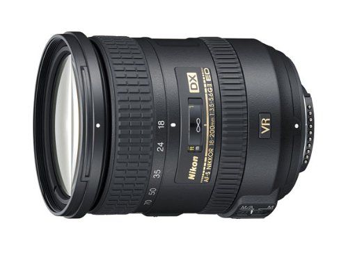 Un objectif Nikon 18-200 mm