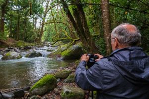 Un participant fait une pose longue pendant un stage photo