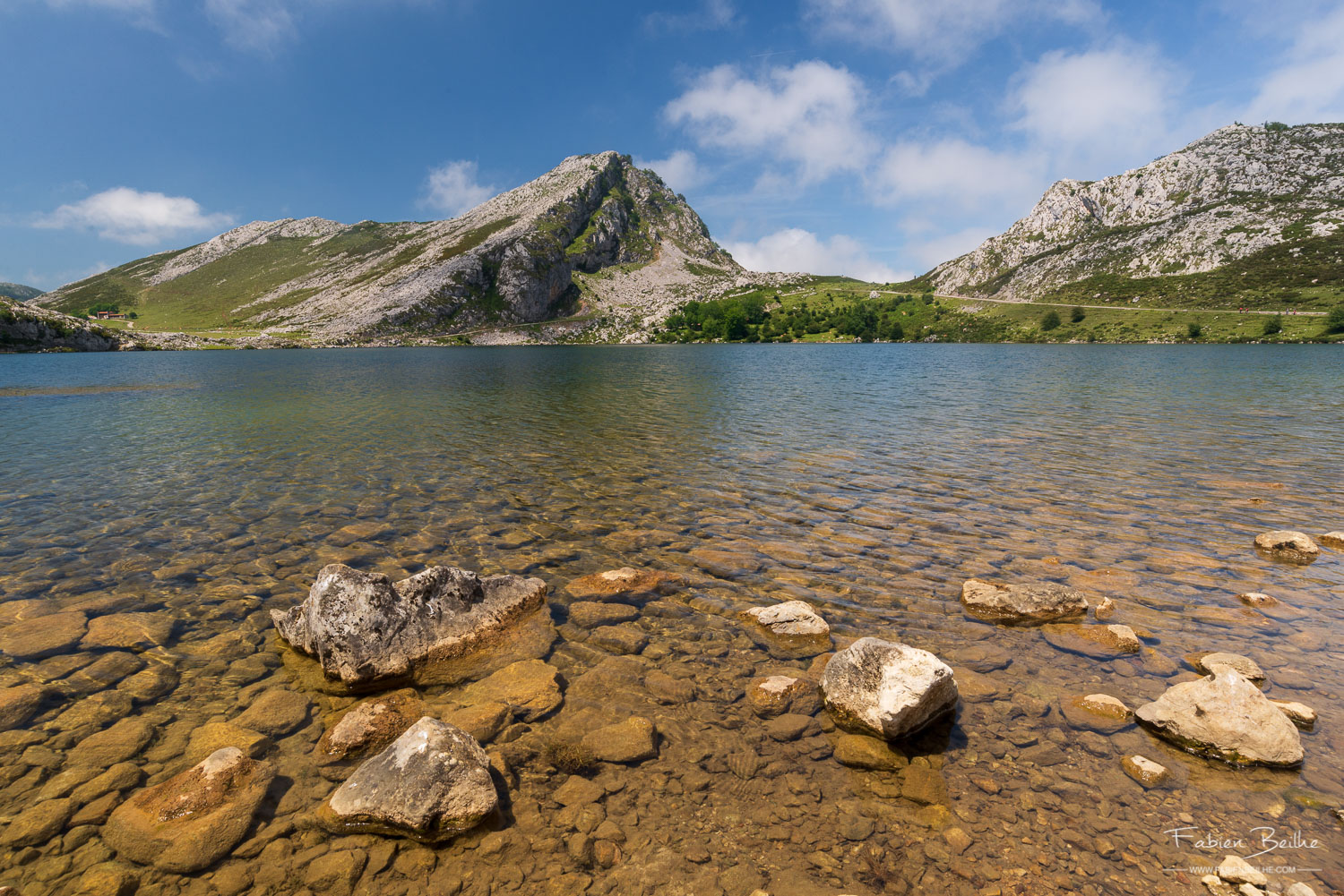 Une photo de paysage avec plusieurs plans