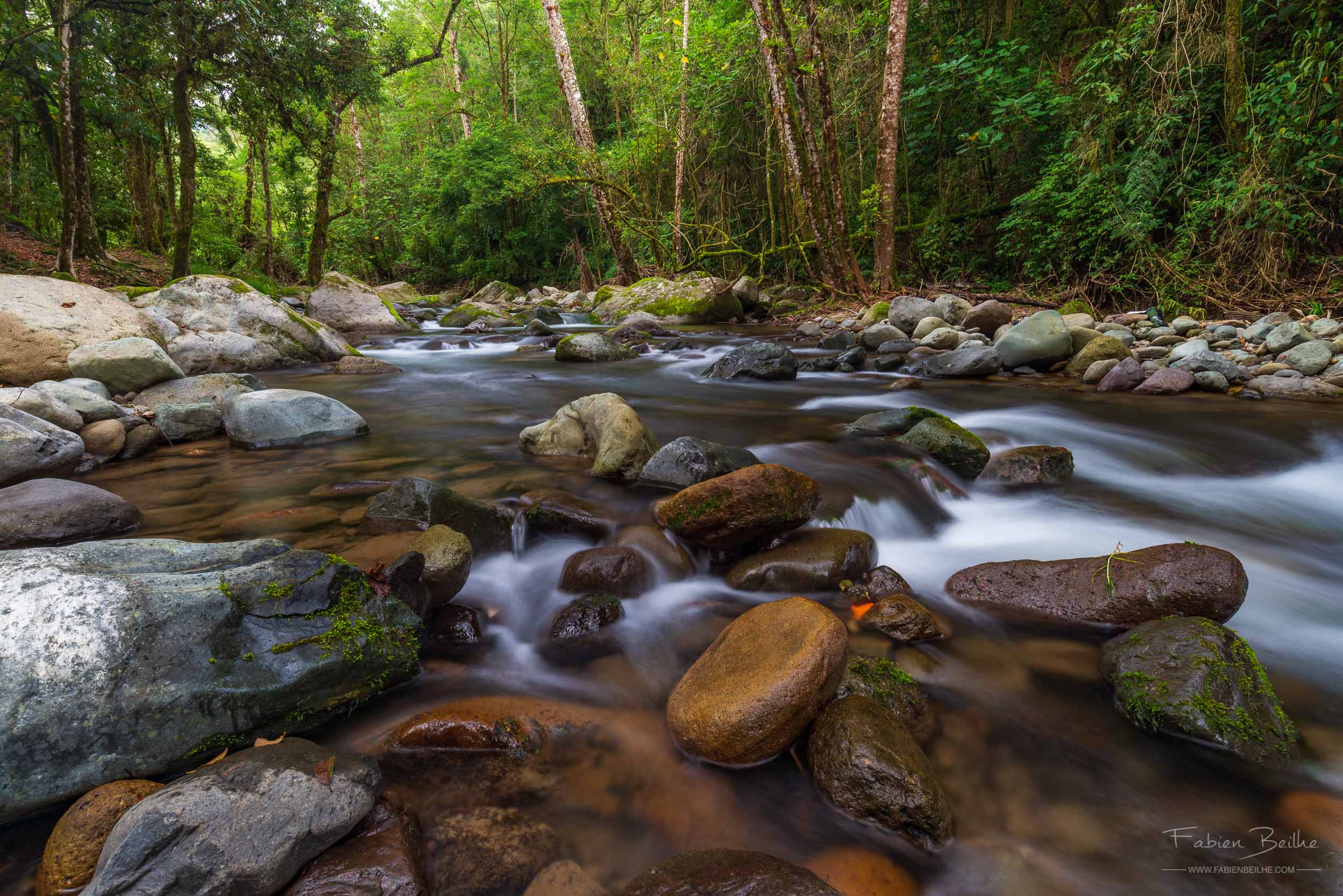 Pose longue sur une rivière au Costa Rica