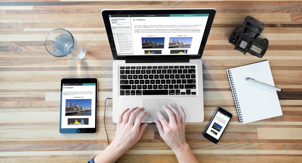 Image montrant une personne suivant un cours photo en ligne