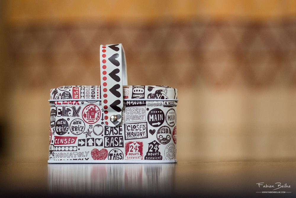 Petite boite avec un flou d'arrière-plan